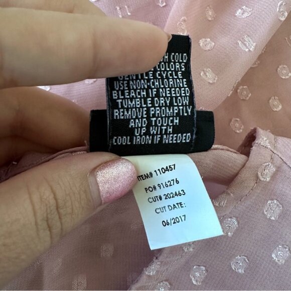 Torrid | Peach Swiss Dot Front Ruffle Chiffon Blouse | Size 0 - Picture 8 of 11